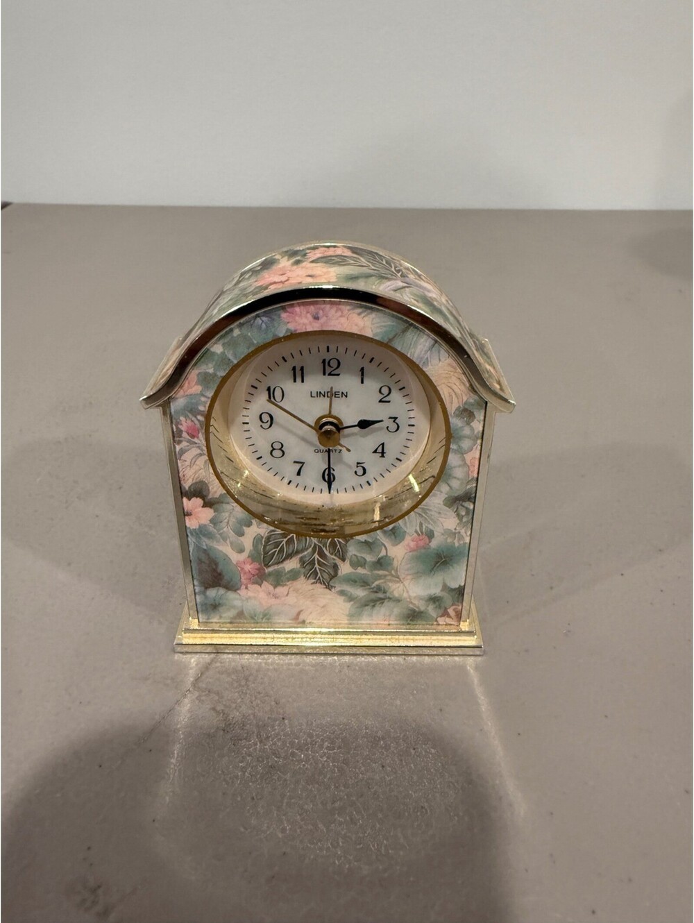 Linden Floral Pattern Desk Clock